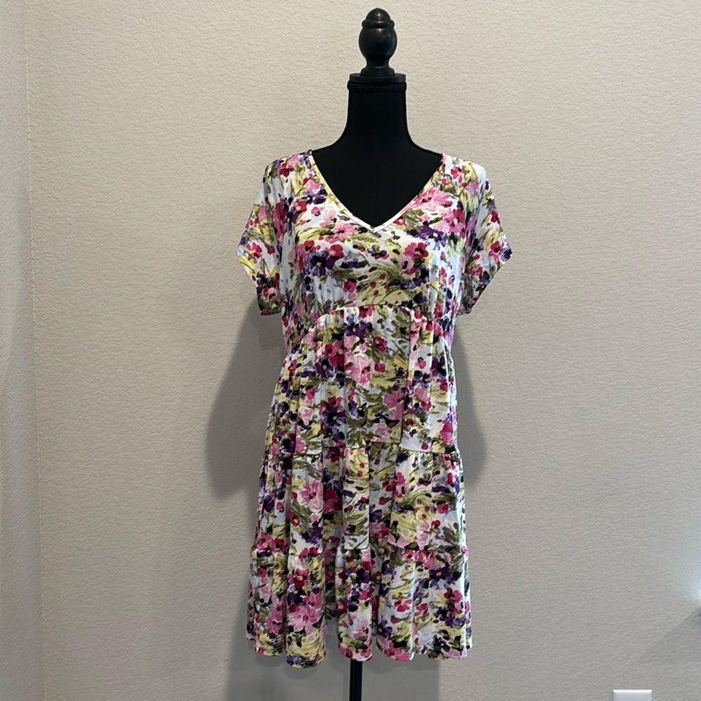 Emma & Michele Multi-Colored V-Neck Floral Pullover Short Sleeve Dress.